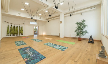 Pokládka dubové podlahy v jógovém studiu